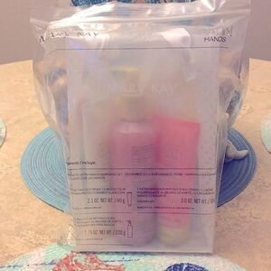 NEW! MARY KAY SATIN HANDS SET
